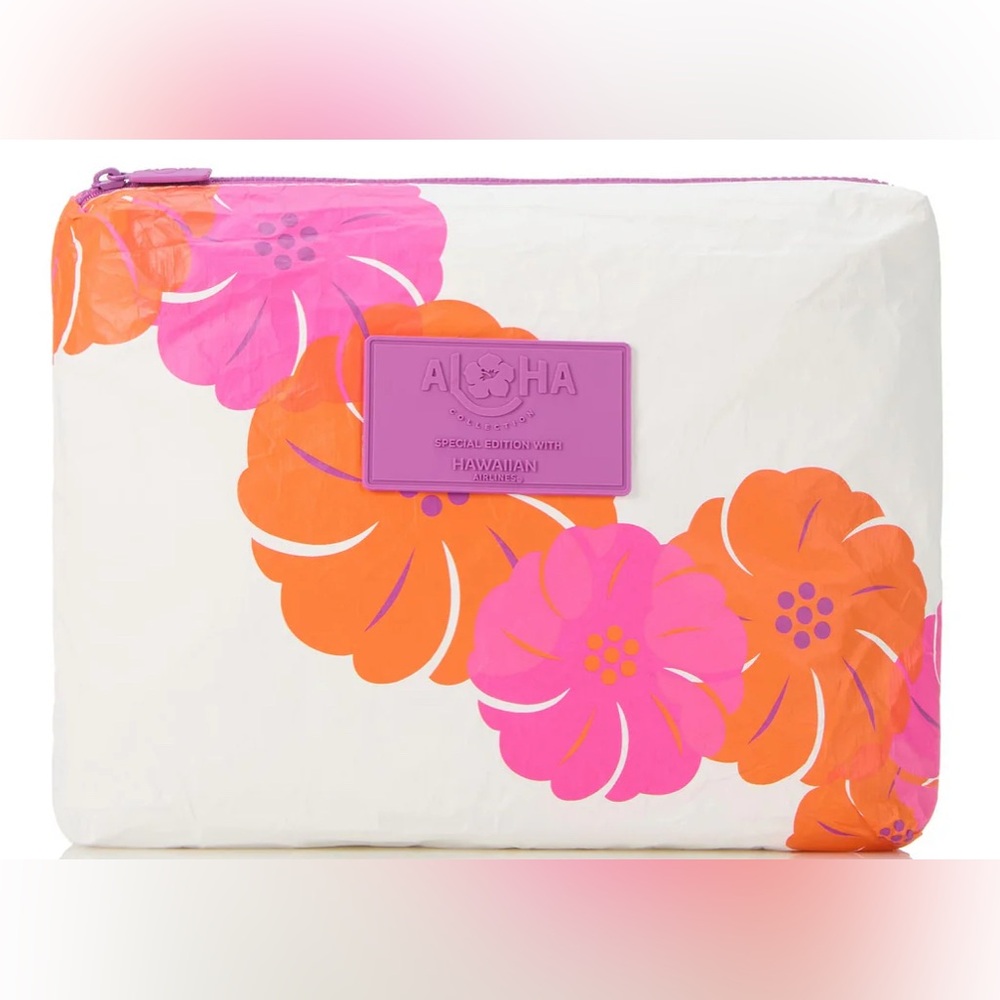 BNWT - ALOHA COLLECTION/HAWAIIAN AIRLINES COLLABORATION LEI PUALANI MID POUCH🌺✈️